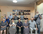 Серебряный волонтер из Волгограда посетил социальные отделения Целинского района